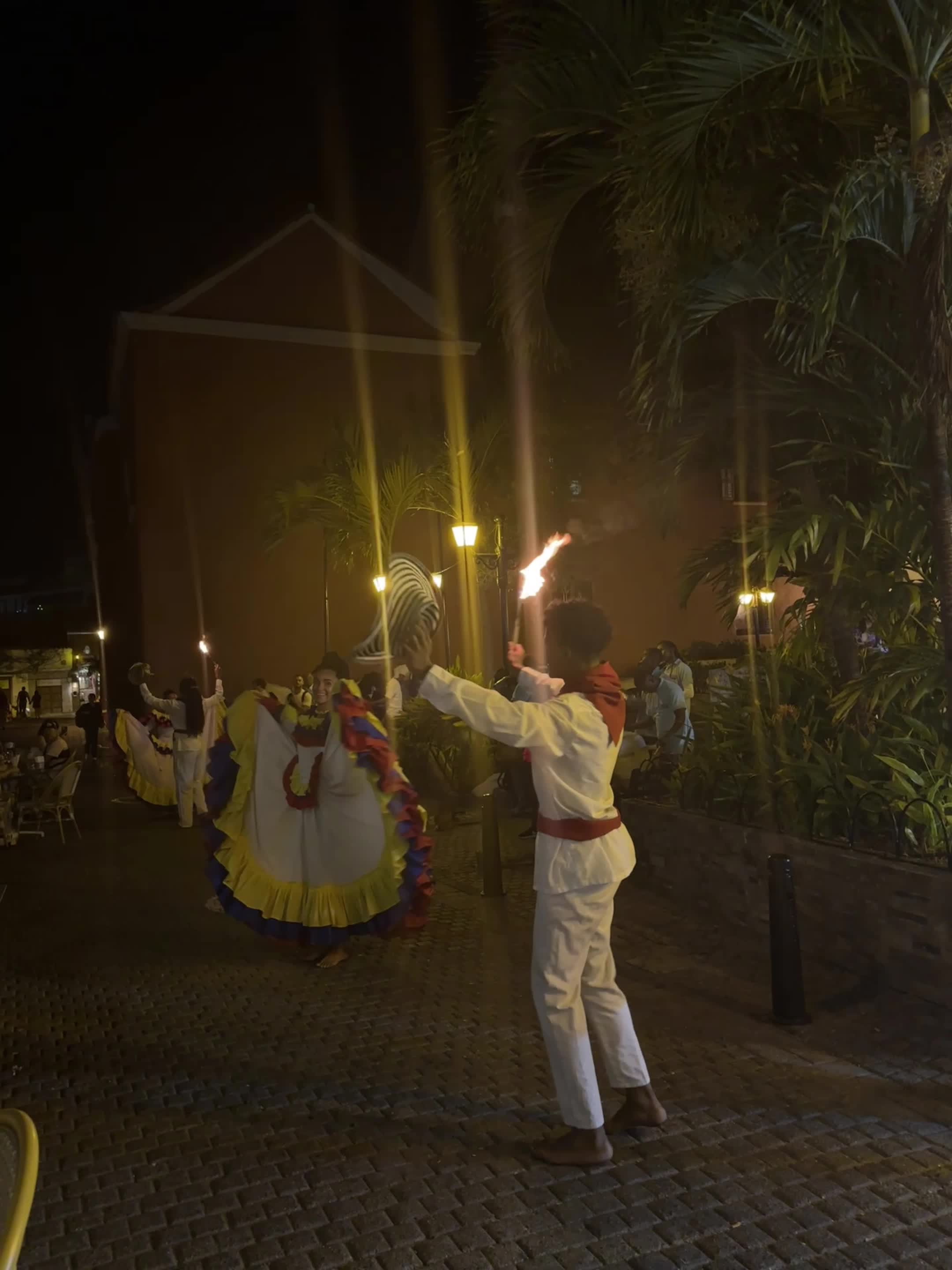 Video review of Centro Comercial La Serrezuela