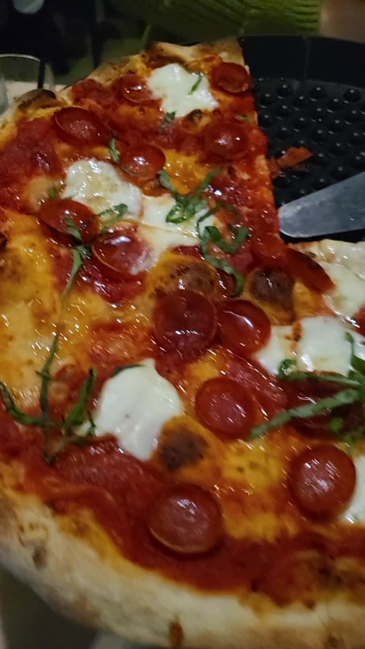 Mootz Pizzeria + Bar