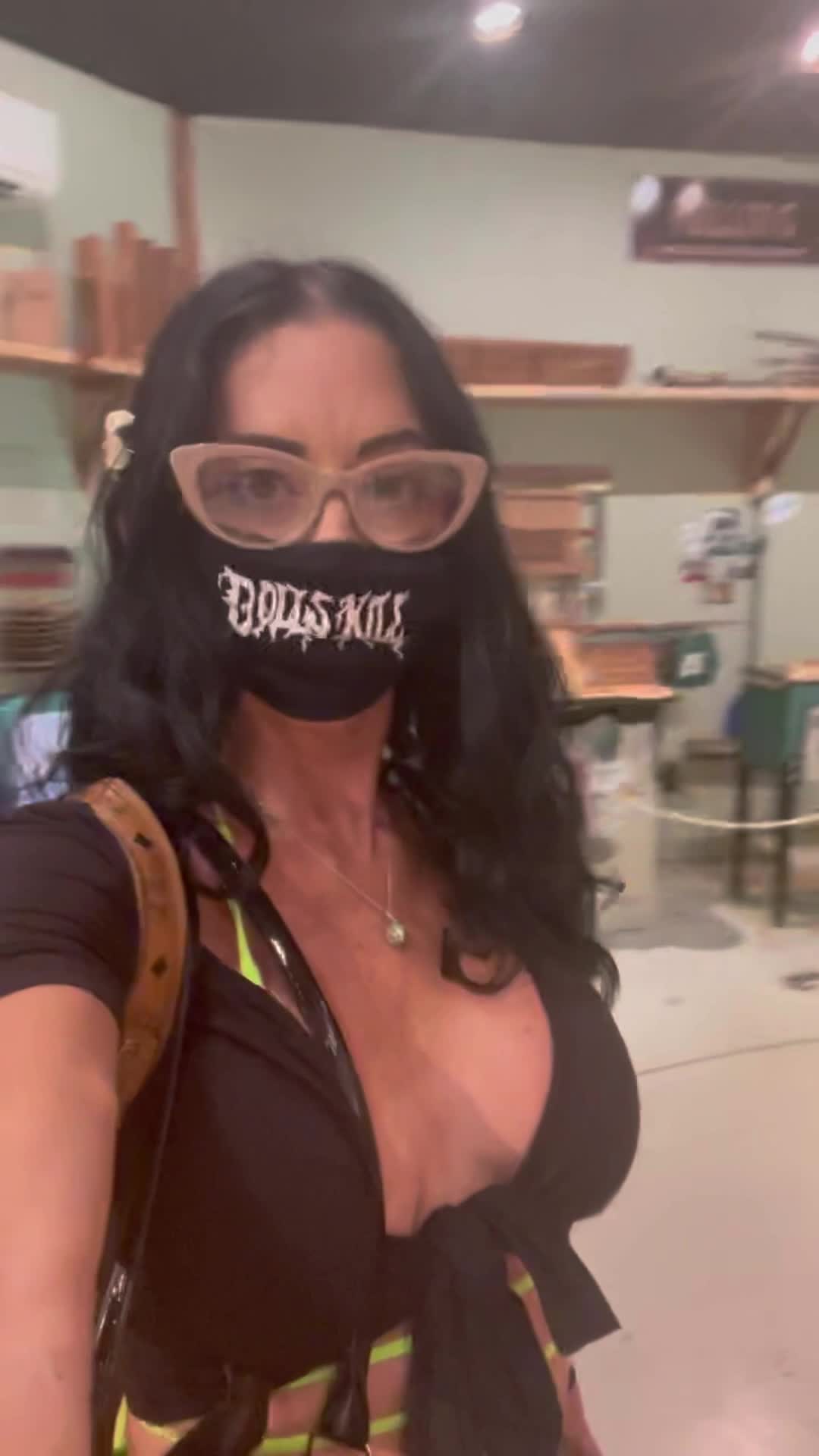 Video review of Polynesian Cultural Center