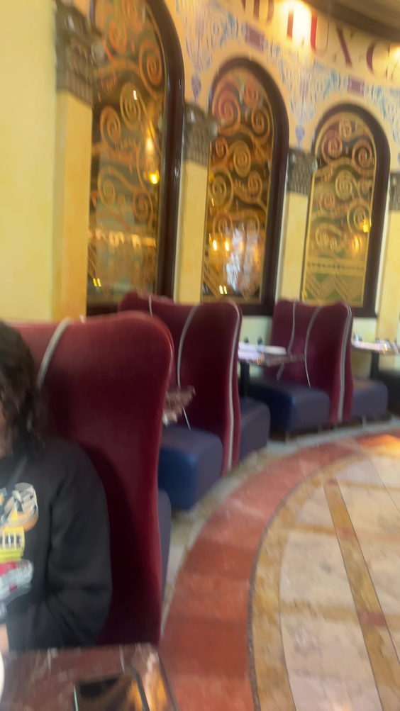 Grand Lux Cafe