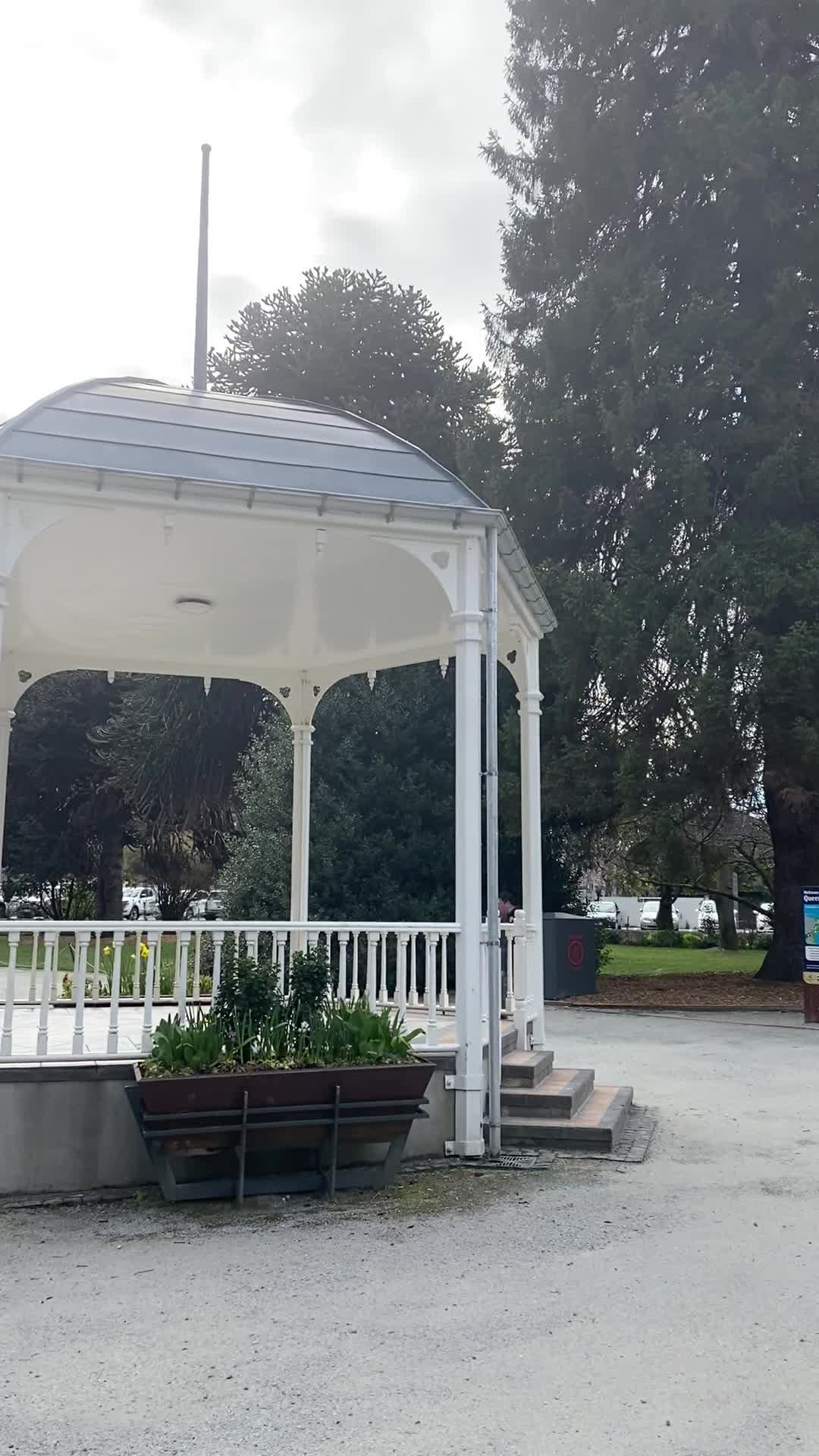 Video review of Queenstown Gardens