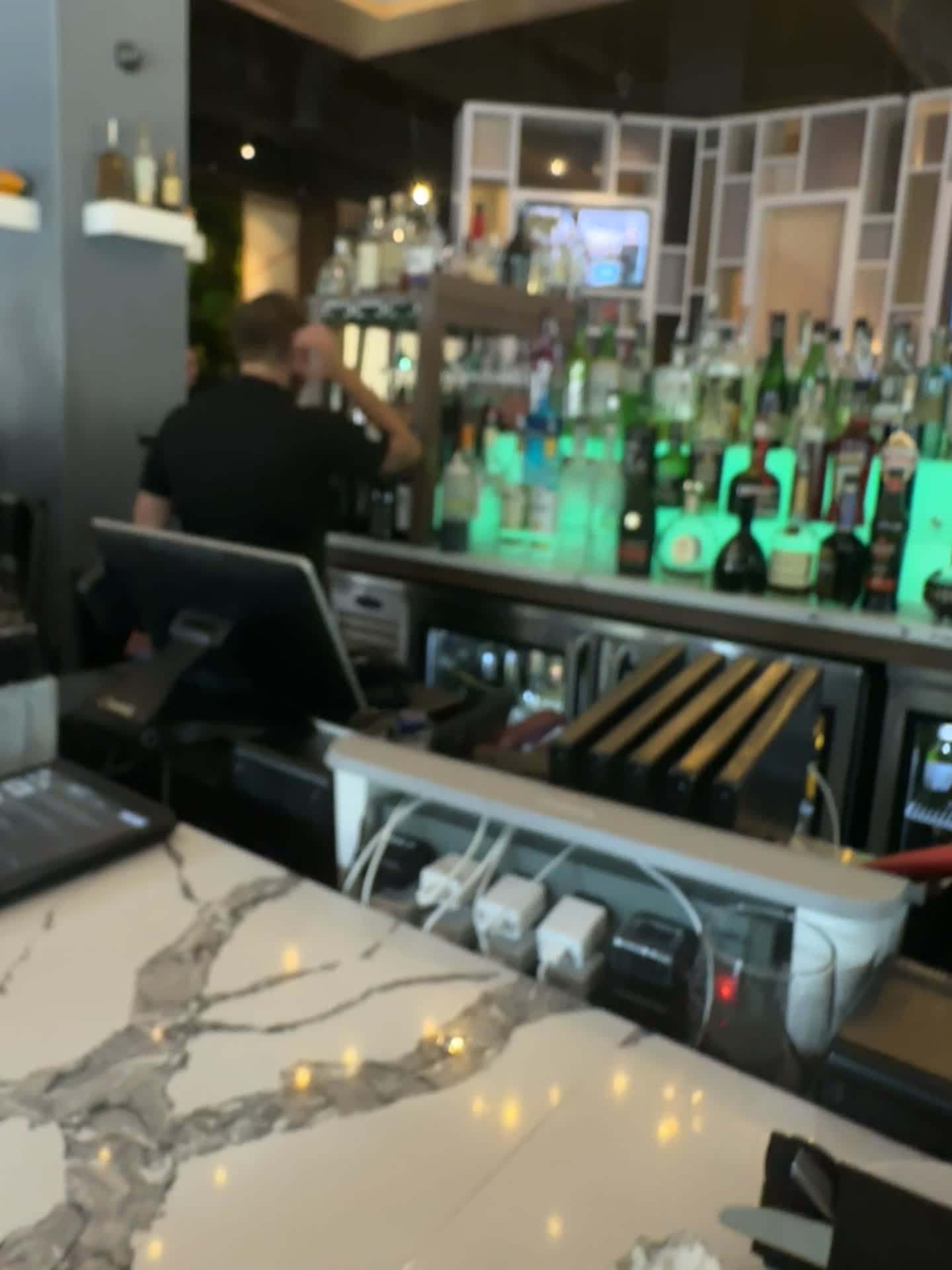 Video review of 1776 On The Green