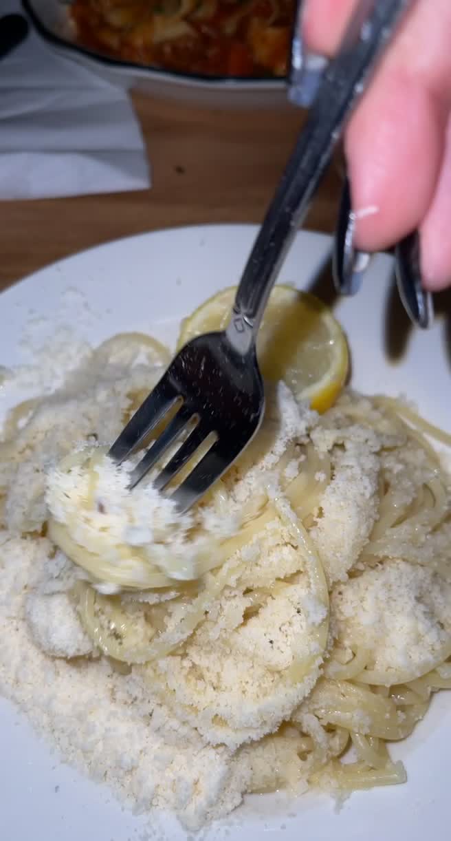 Video review of Lil' Frankie's