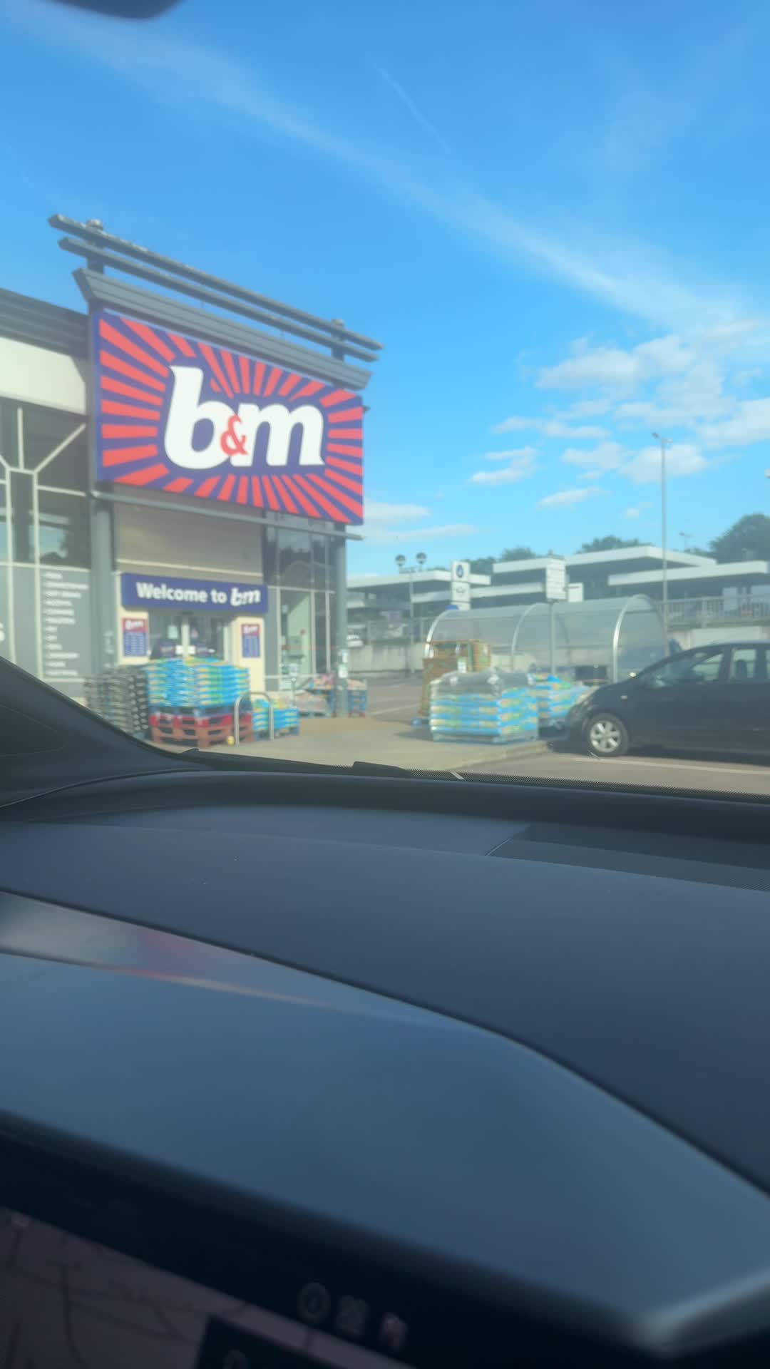 B&M Store