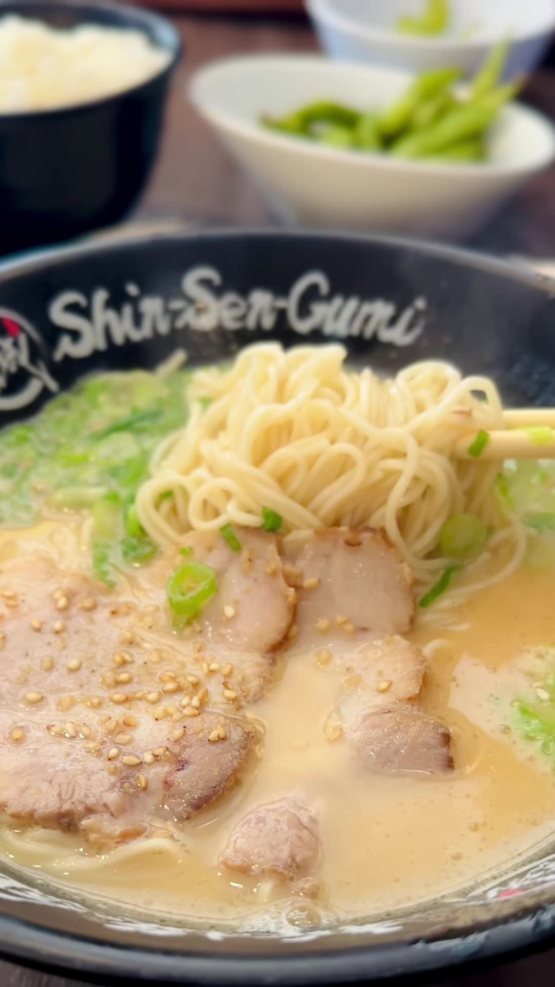 Video review of Shin-Sen-Gumi Hakata Ramen