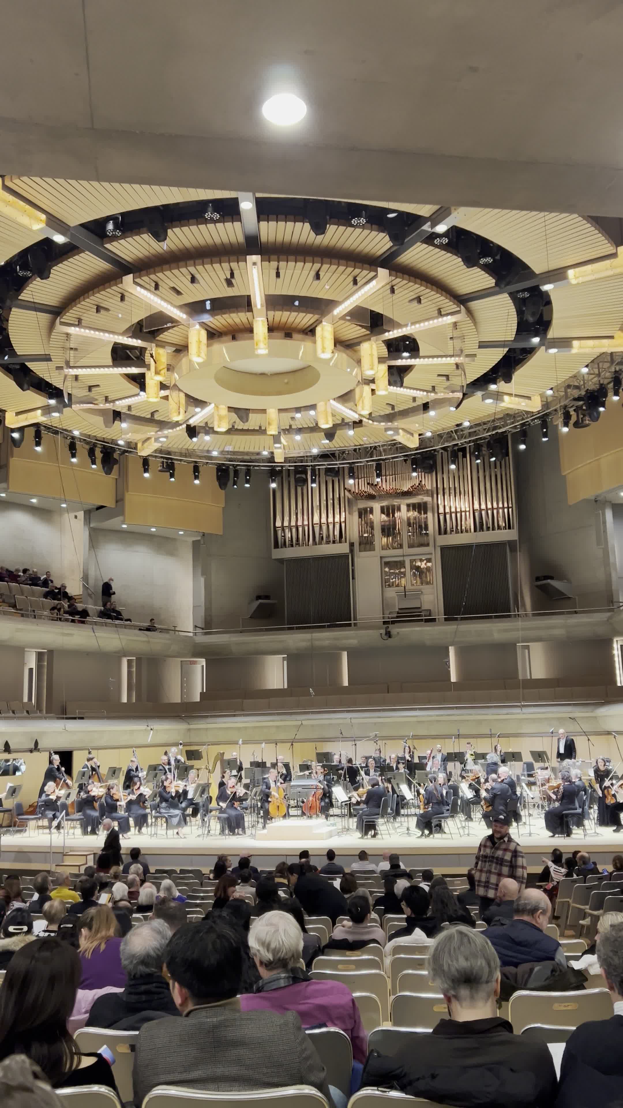 Video review of Roy Thomson Hall