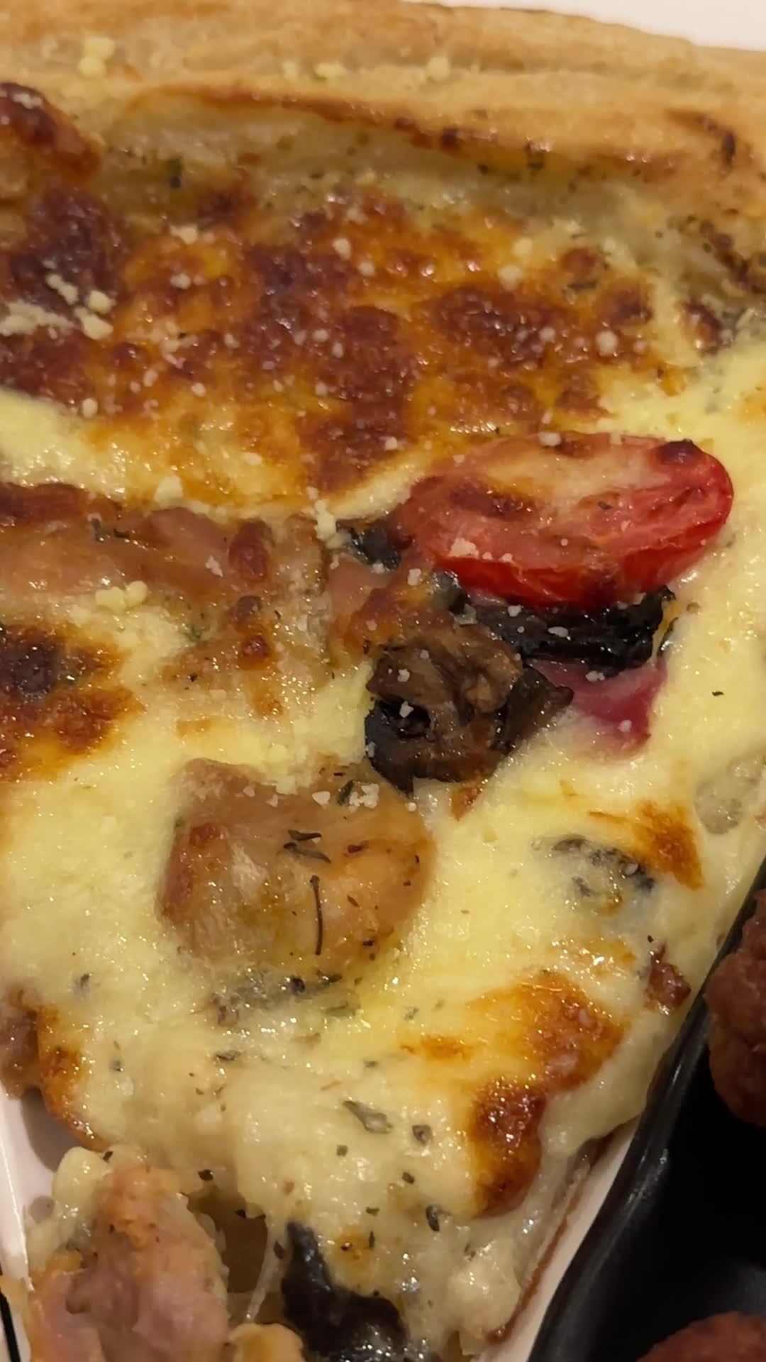Loui's Signature Pizza
