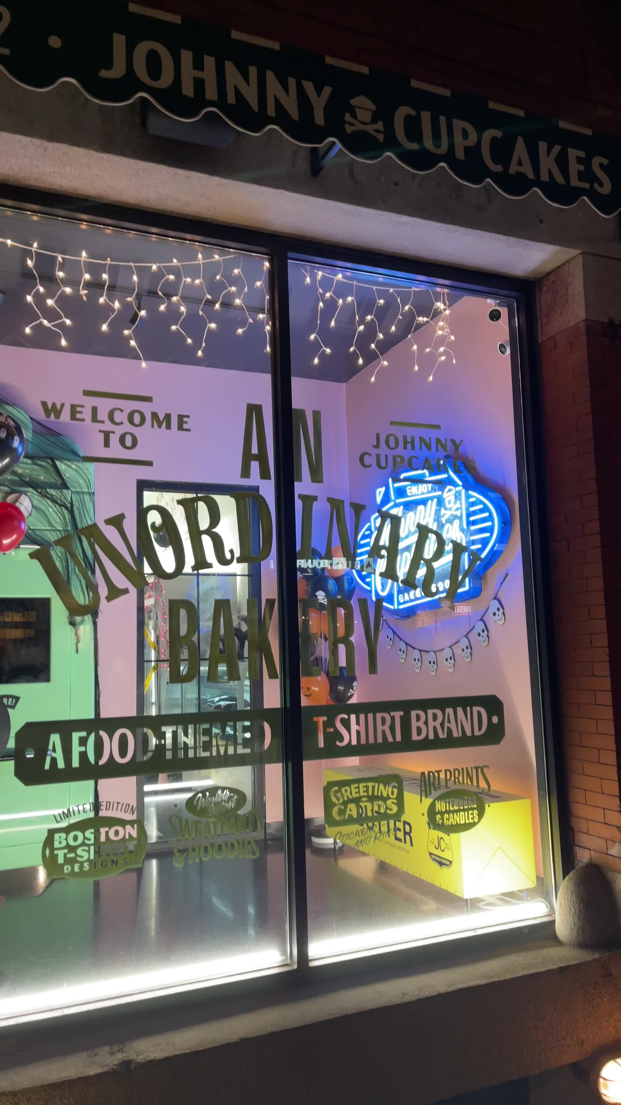 Video review of Johnny Cupcakes
