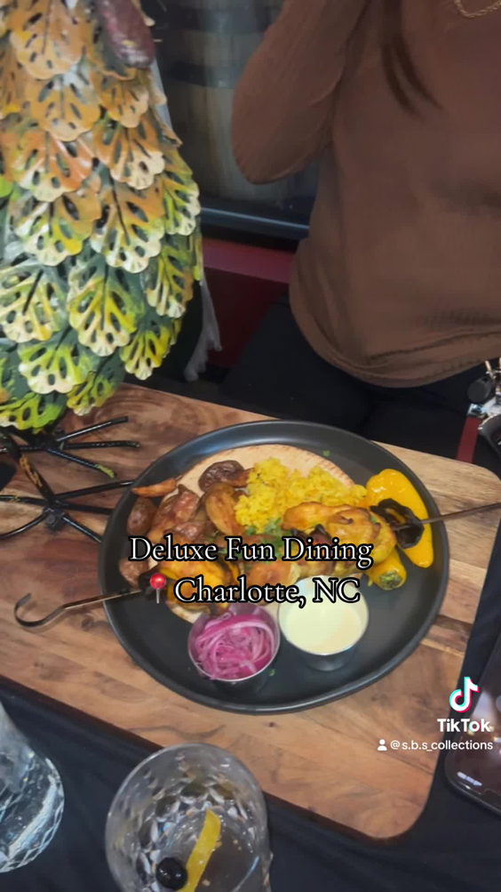 Deluxe Fun Dining