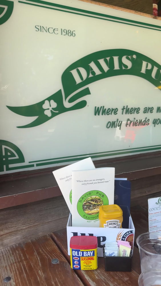 Davis' Pub