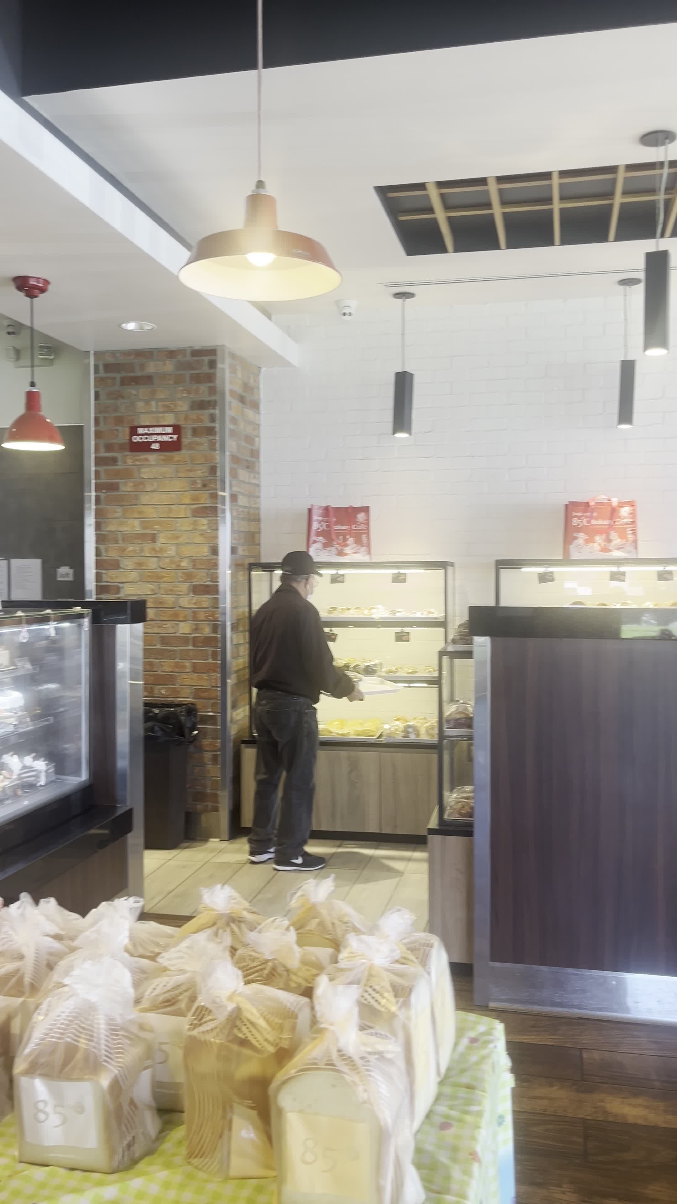 Video review of 85C Bakery Cafe