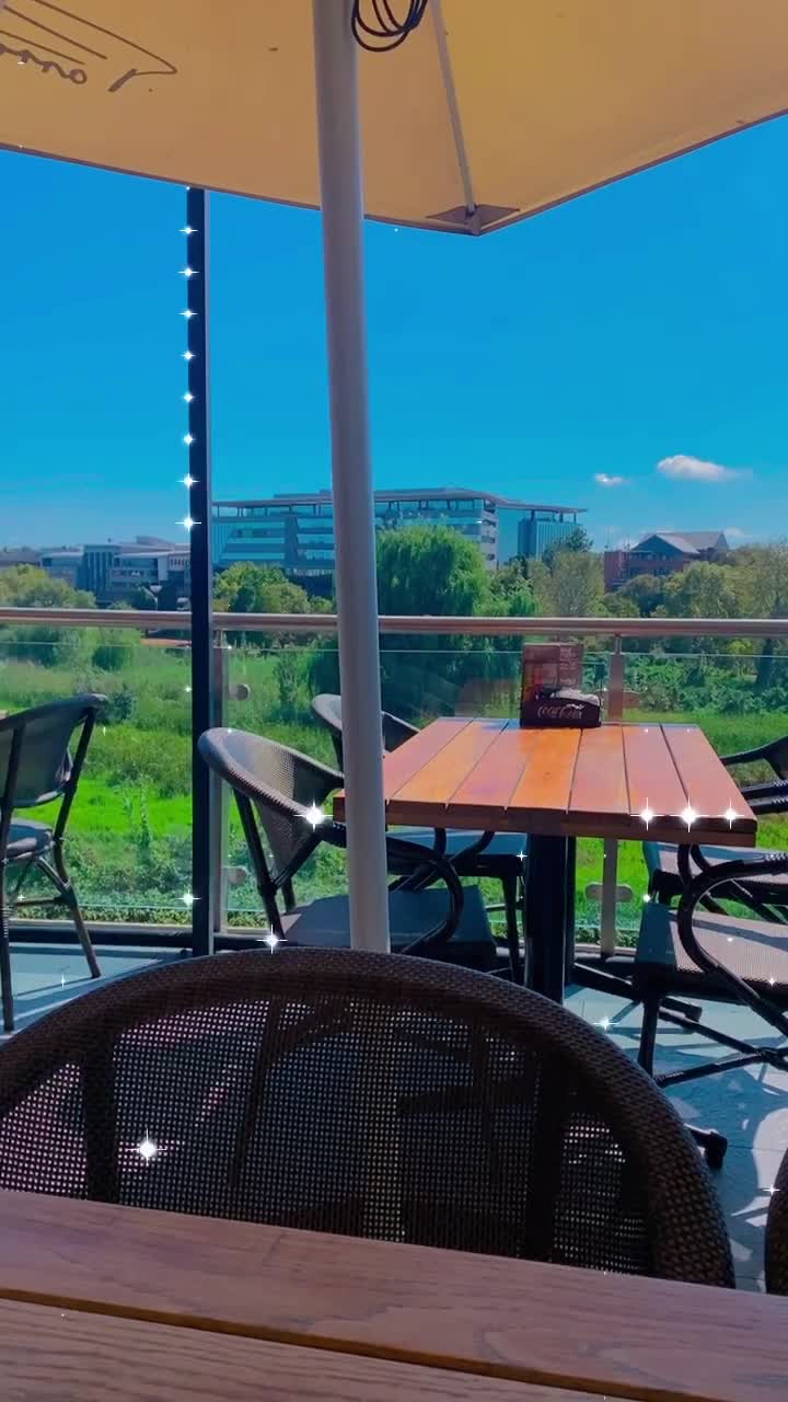 Parrots Restaurant & Café