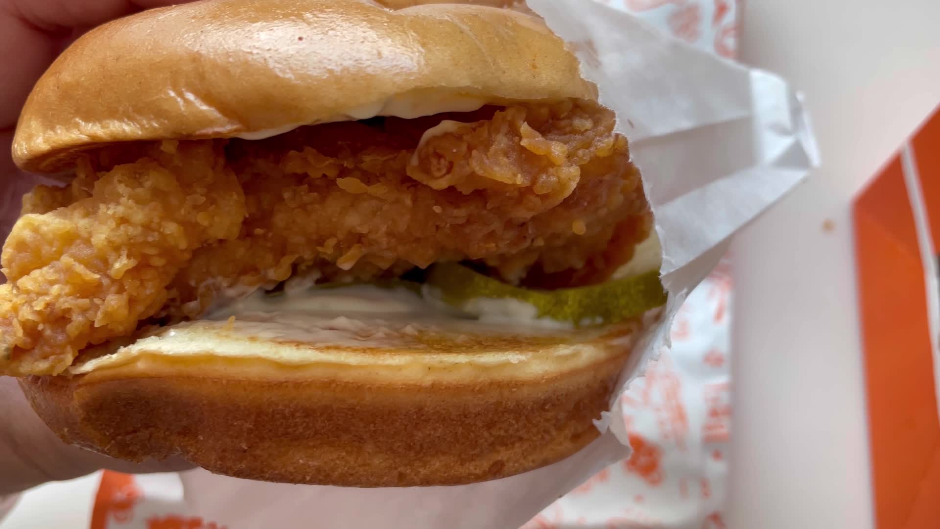 Video review of Popeyes Louisiana Kitchen