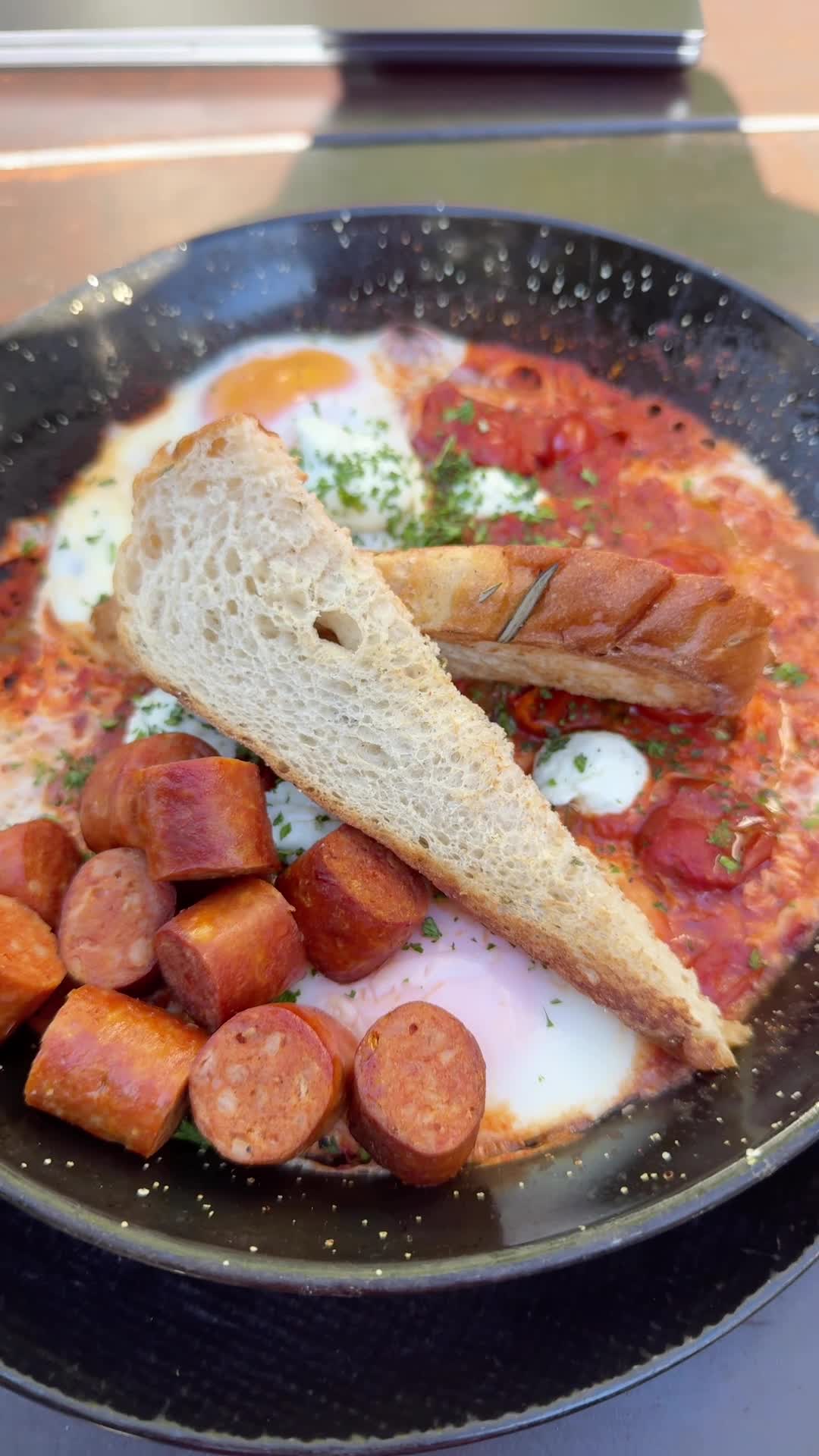 Momentos by the lake