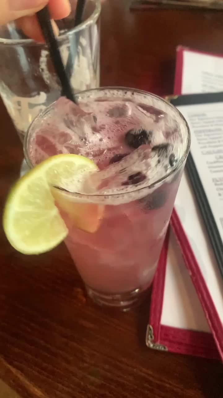 Video review of Sly Fox Taphouse at the Knitting Mills