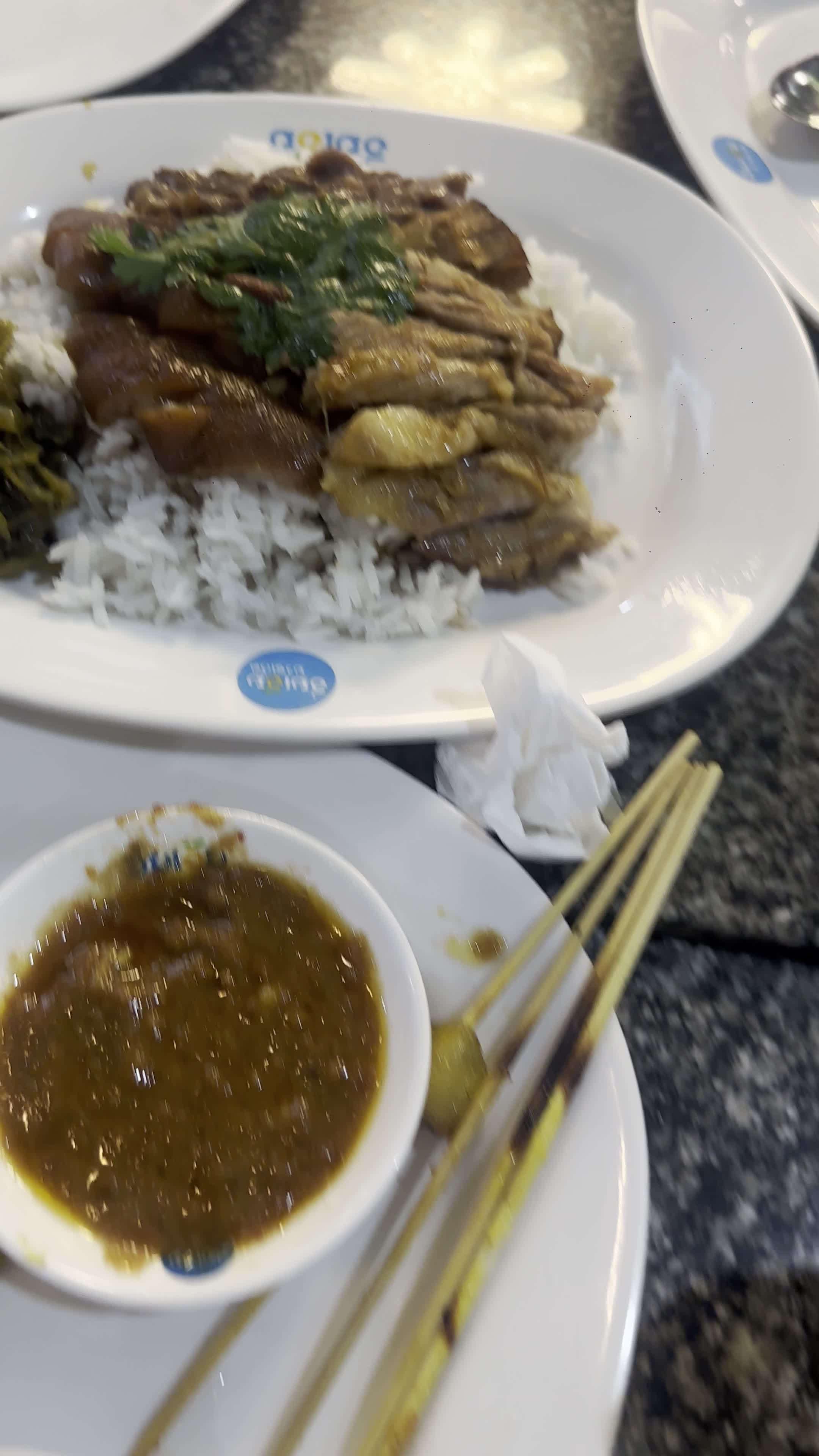 ตลาดอิ่มเอม