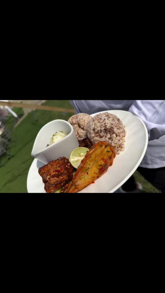 Zee Restaurant, Summerset Continental Hotel