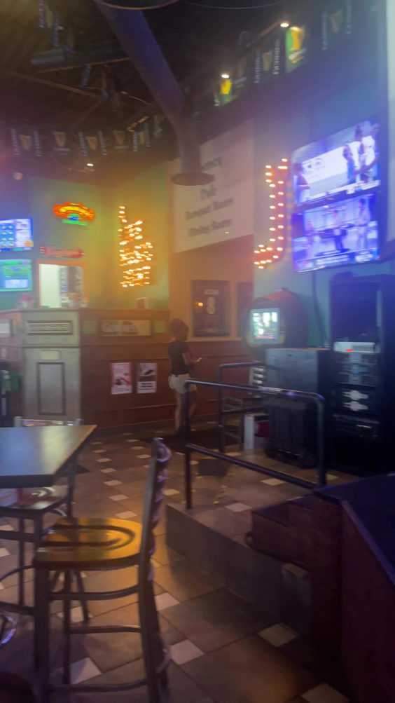 Looney's Pub Perry Hall