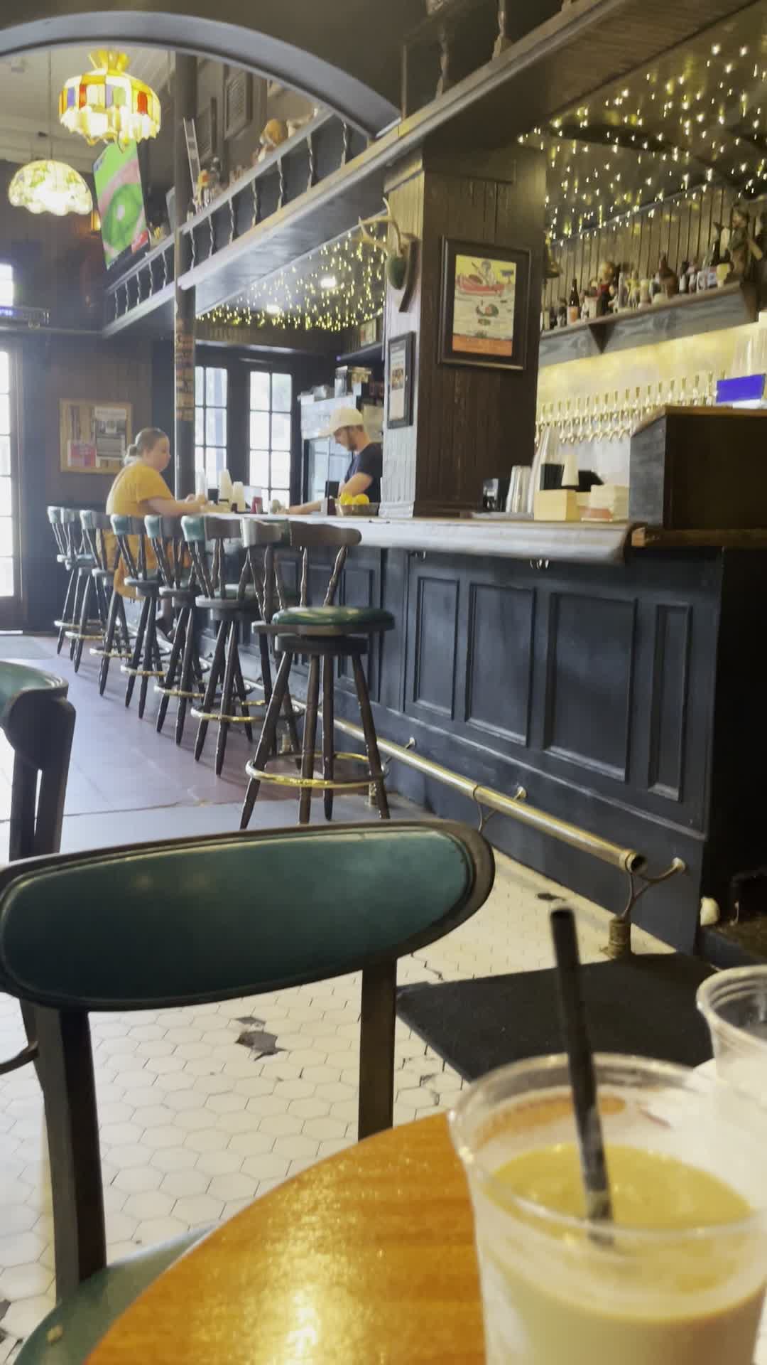 Video review of The Avenue Pub