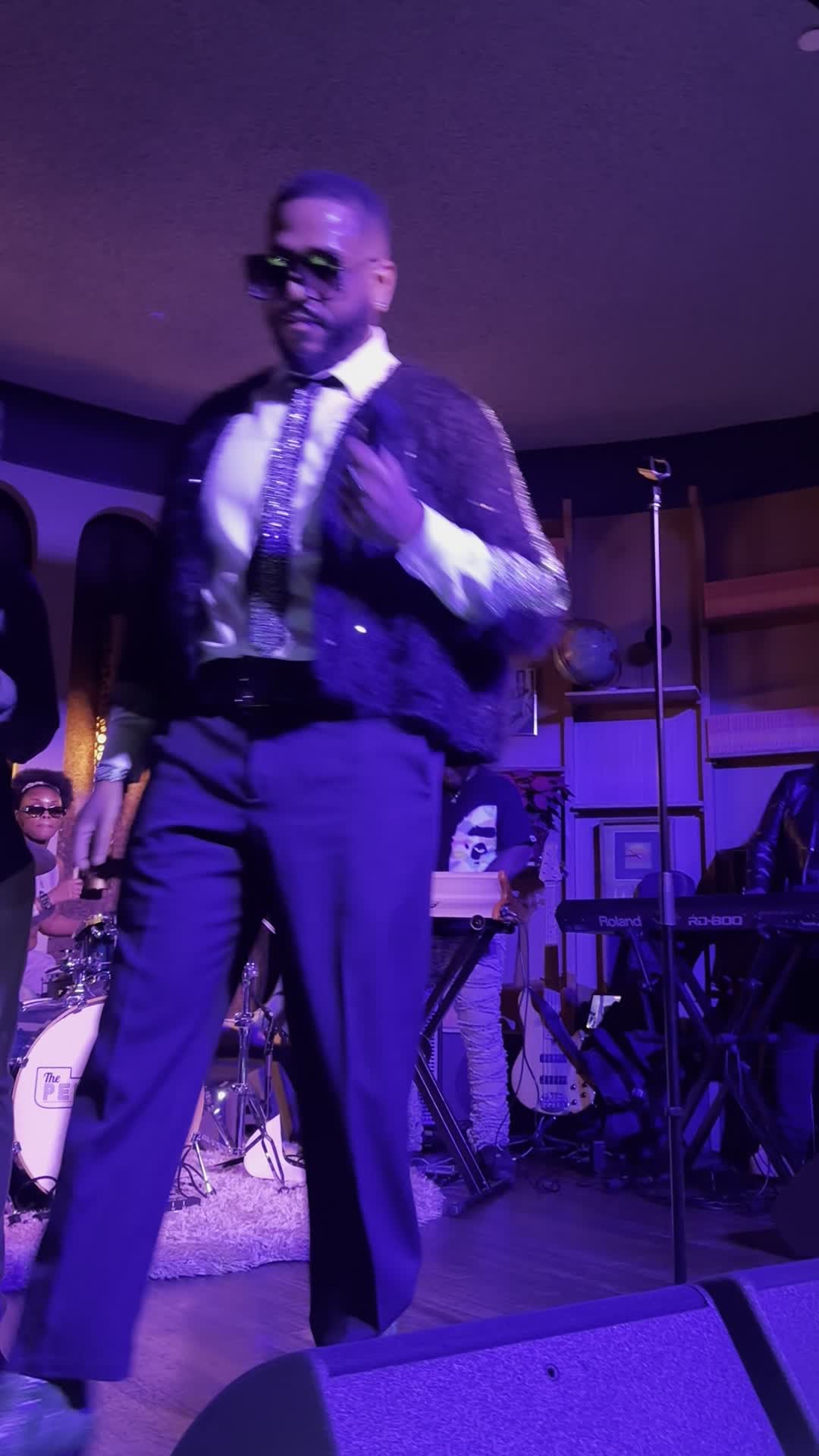 Video review of The Peppermint Club