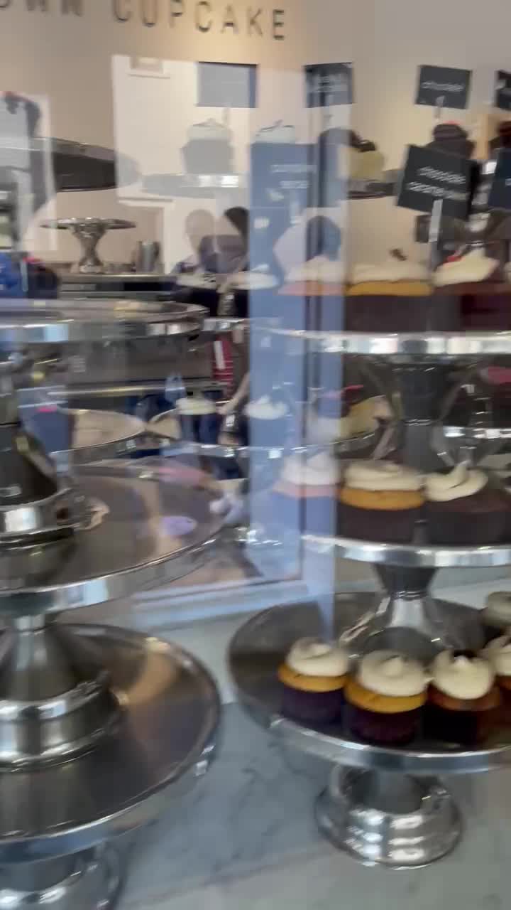 Video review of Georgetown Cupcake