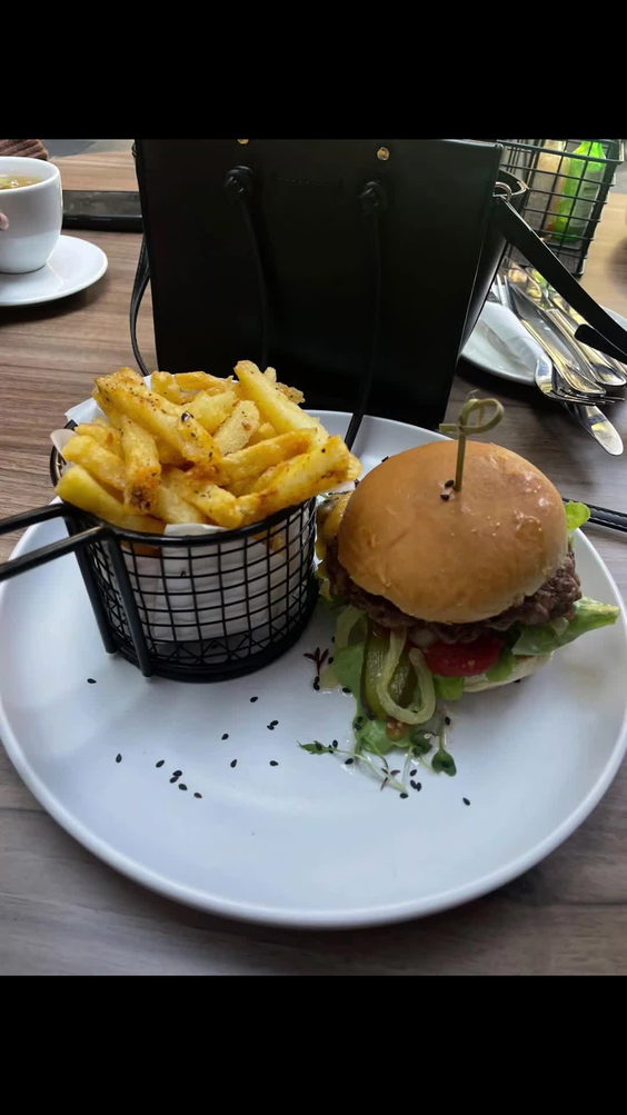 Tajiri cafe