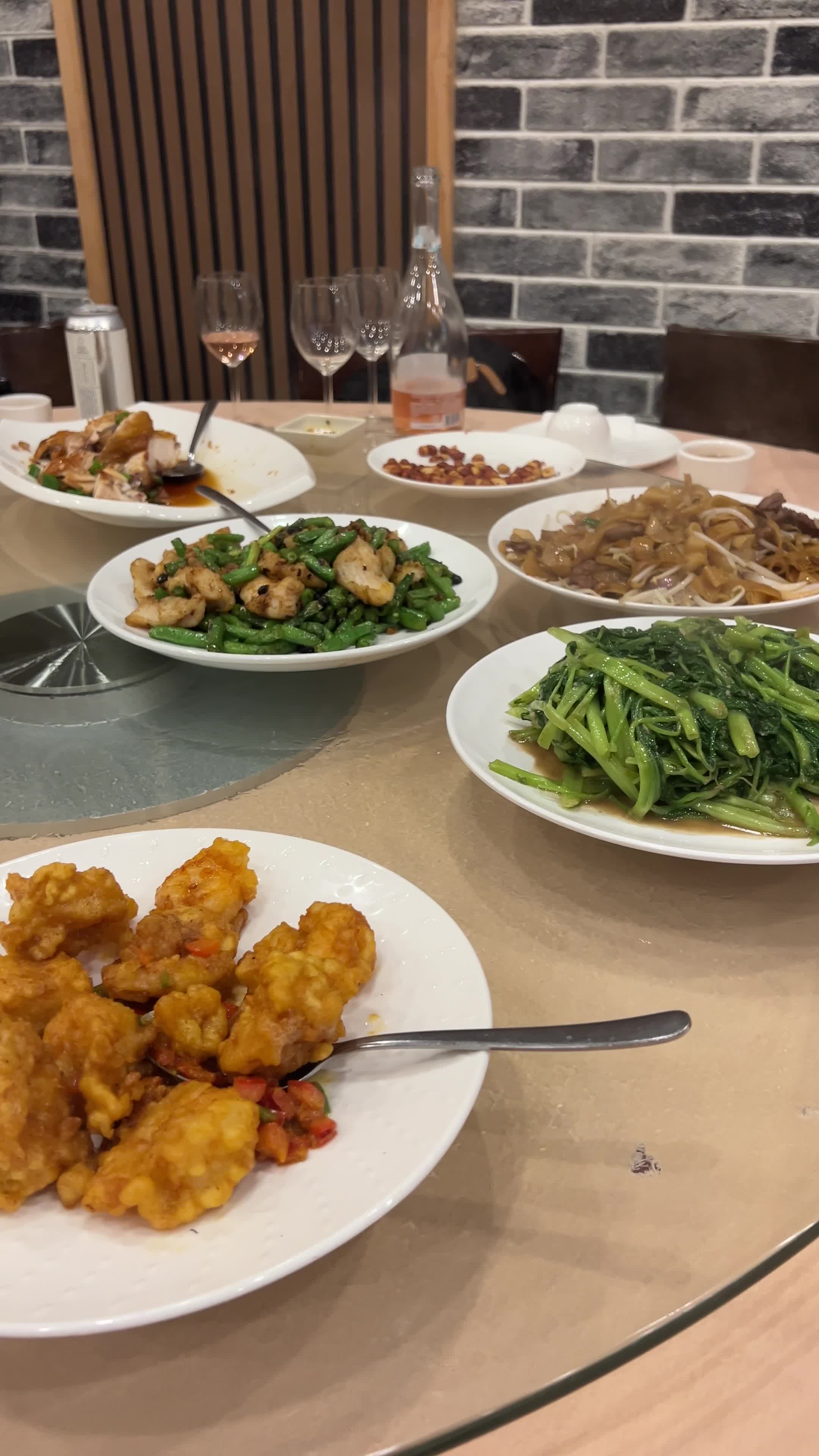 Joyful cantonese restaurant