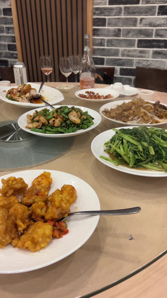 Joyful cantonese restaurant