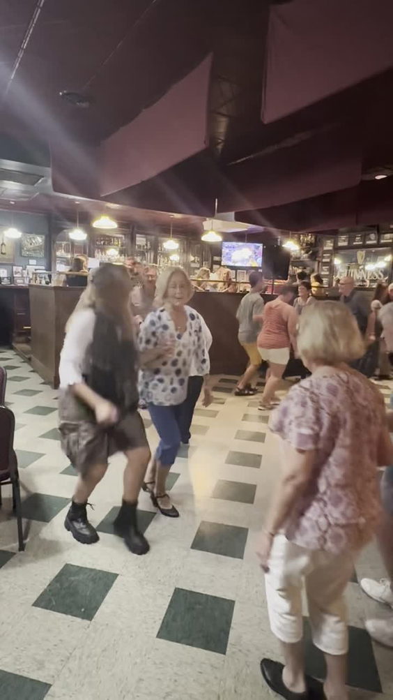 Mullaney's Harp & Fiddle Irish Pub
