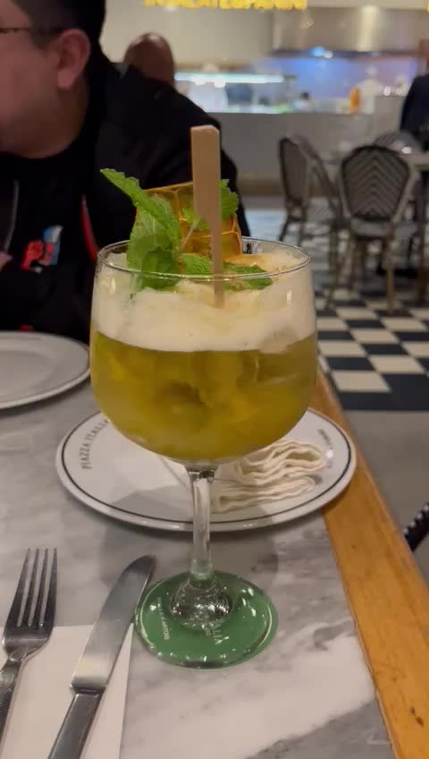 Video review of Piazza Italia By Storia D’amore