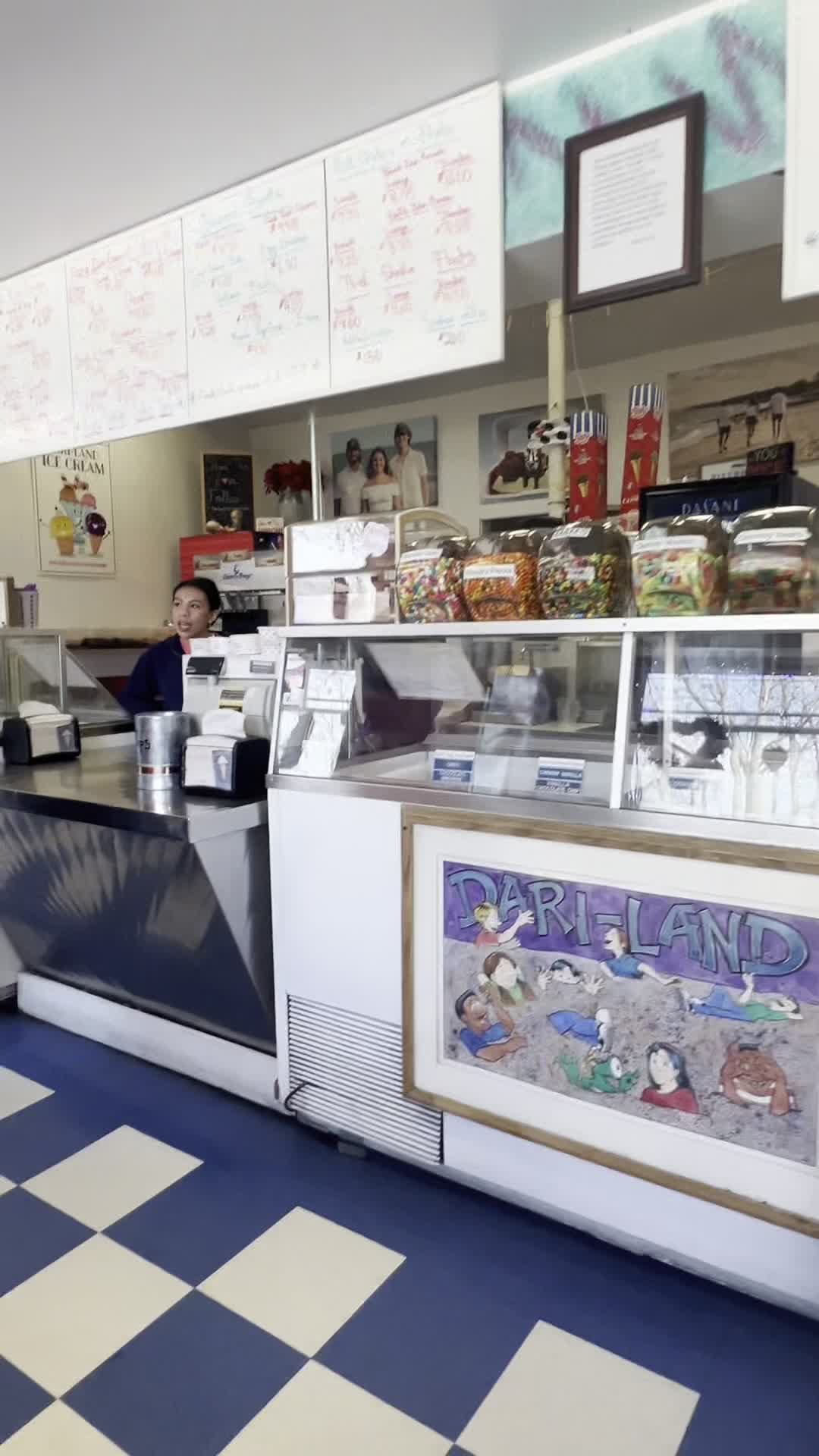 Video review of DariLand