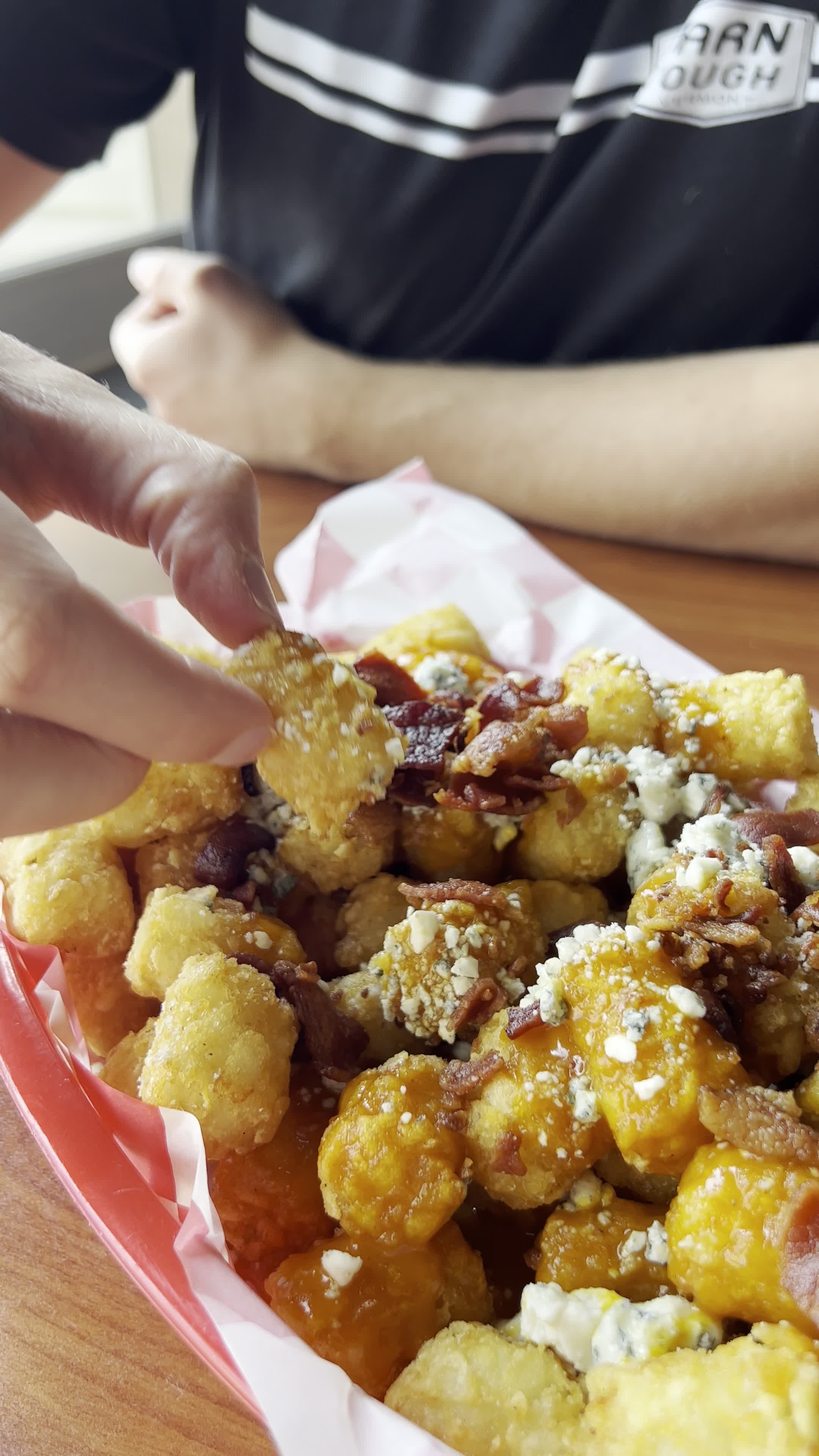 The 906 Sports Bar & Grill