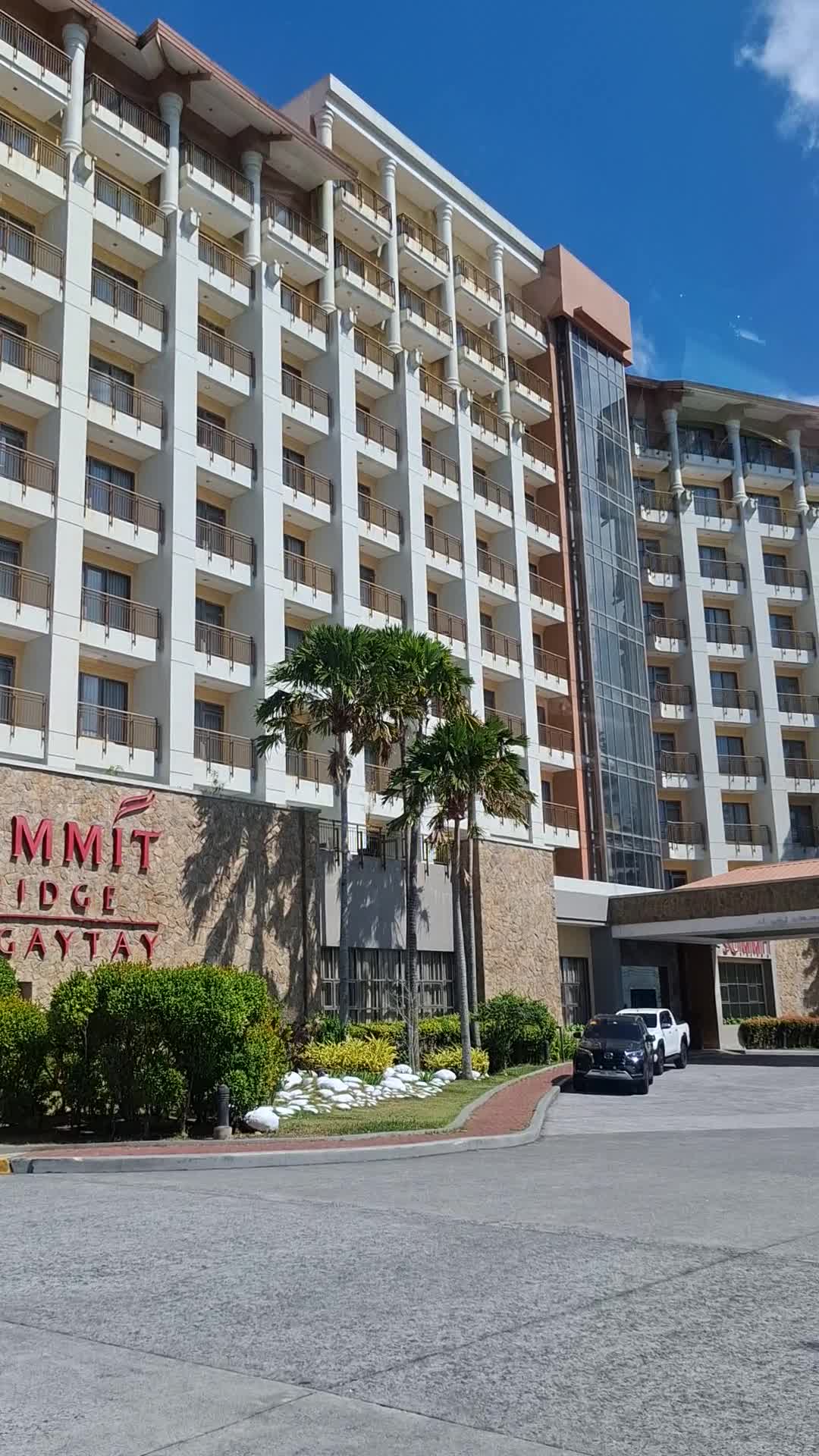 Video review of Summit Ridge Hotel