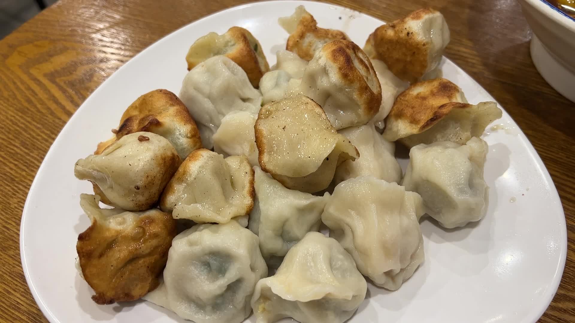 Video review of Sydney Dumpling King