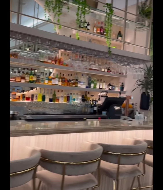 Aduna Bistro