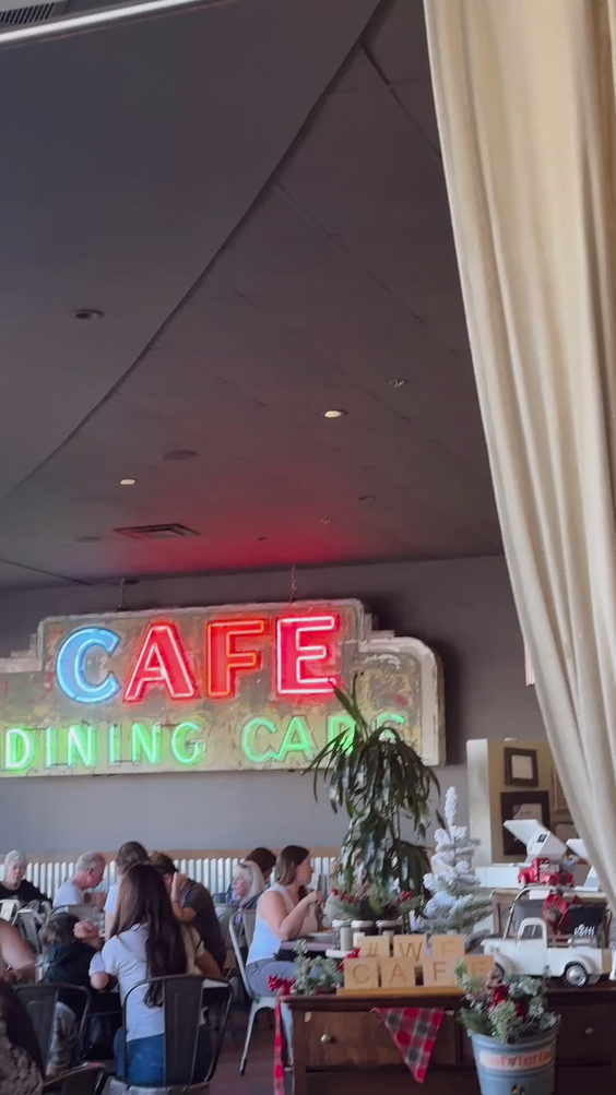 Wilma & Frieda’s Cafe