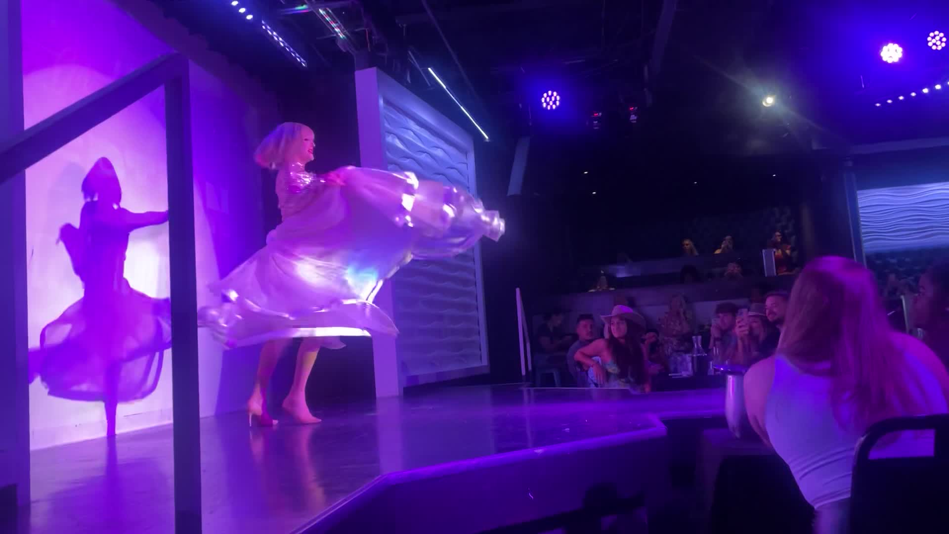 Video review of Suzy Wong's Drag'N Brunch