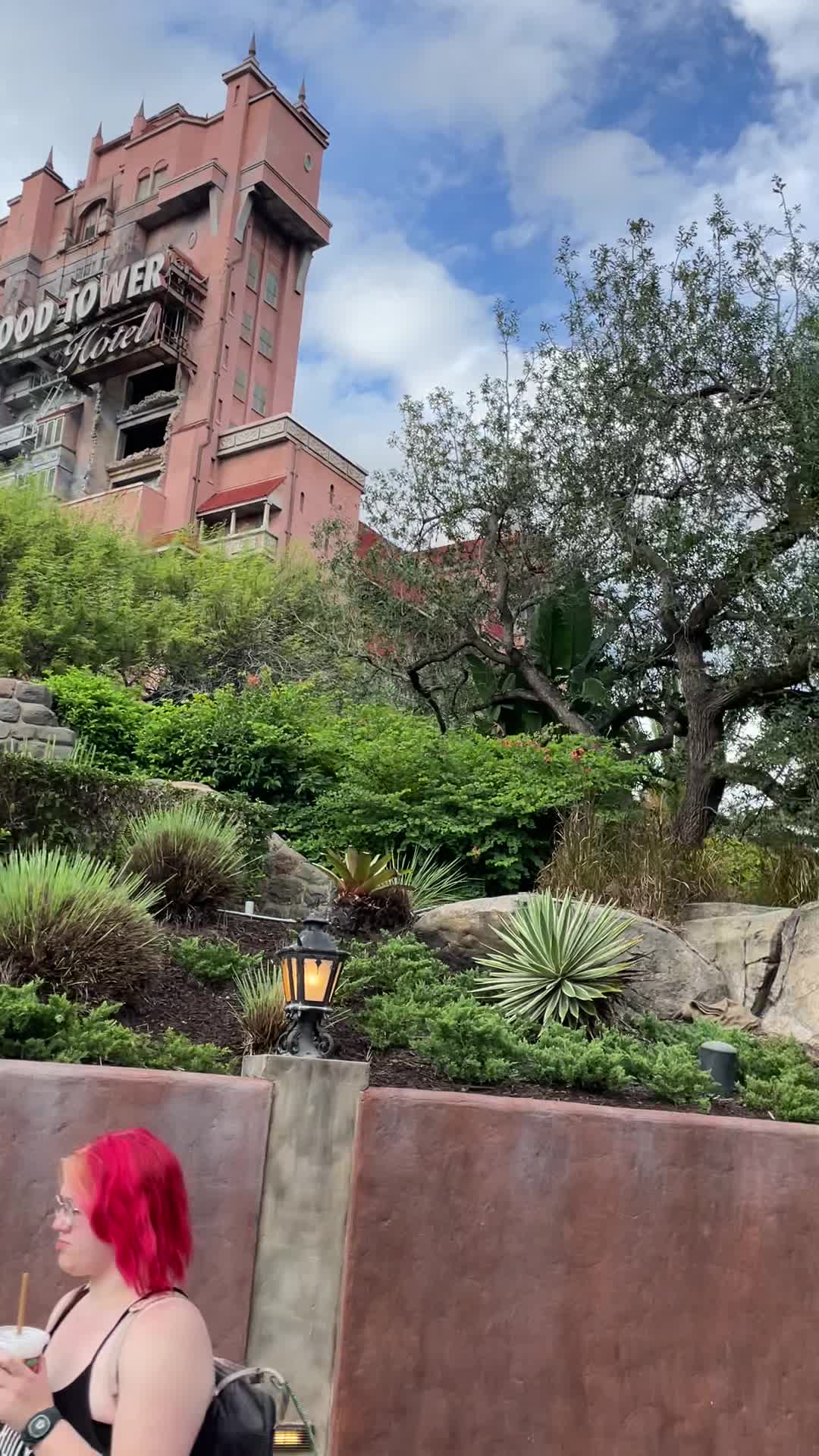 Video review of The Twilight Zone Tower of Terror