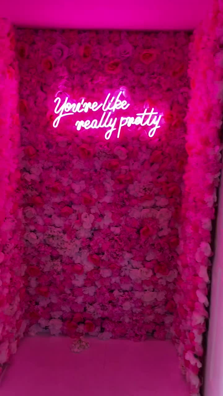 Cool Shots Selfie Museum - Hoover