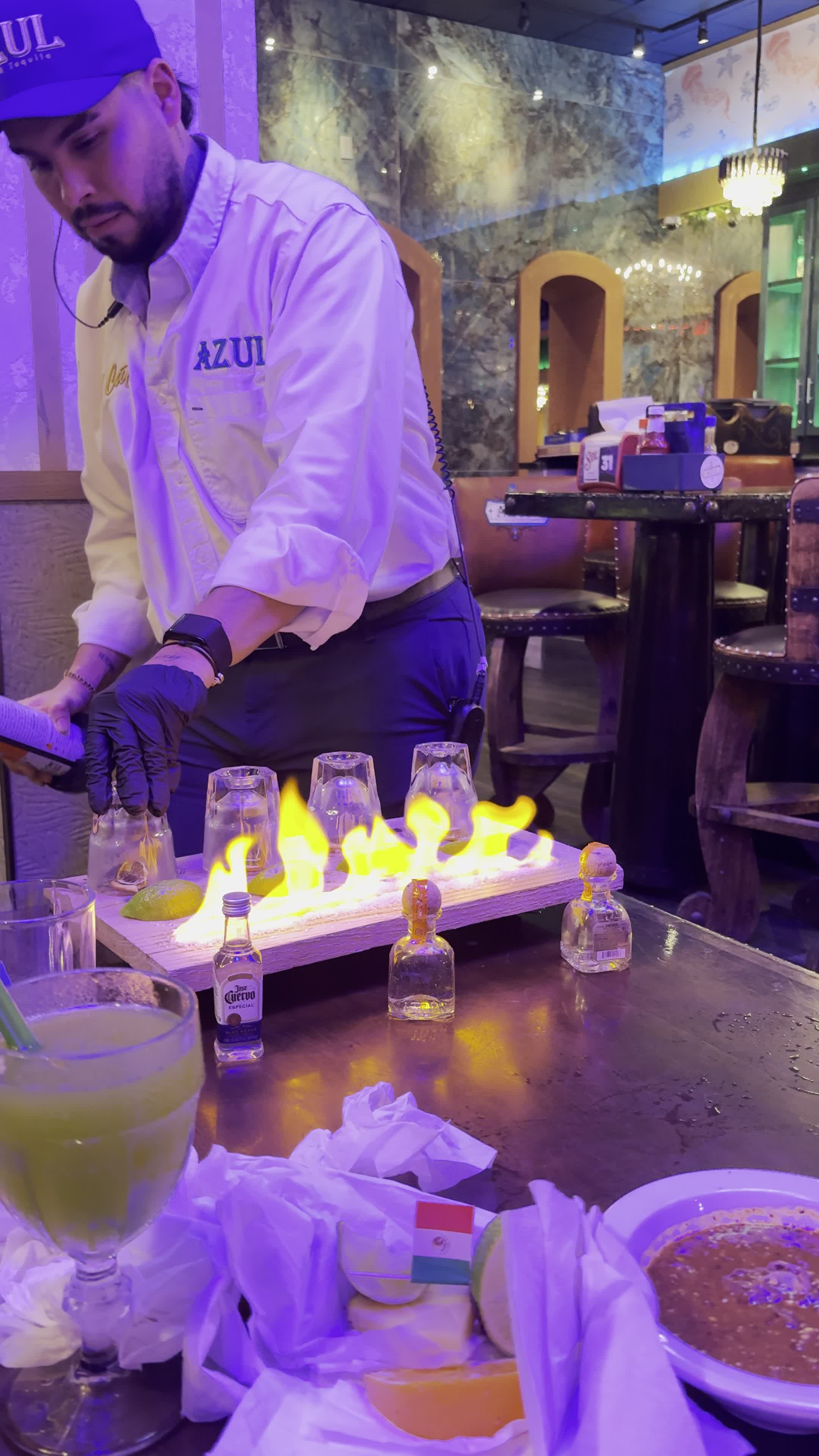 Video review of Dos Amigos