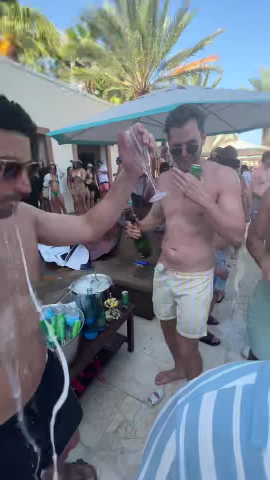 Daer Day Club
