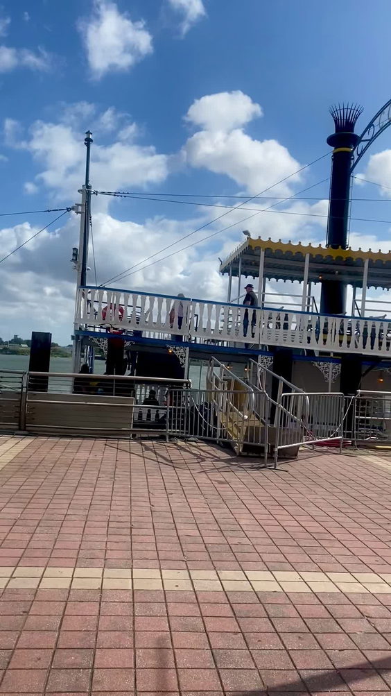 Paddlewheeler Creole Queen