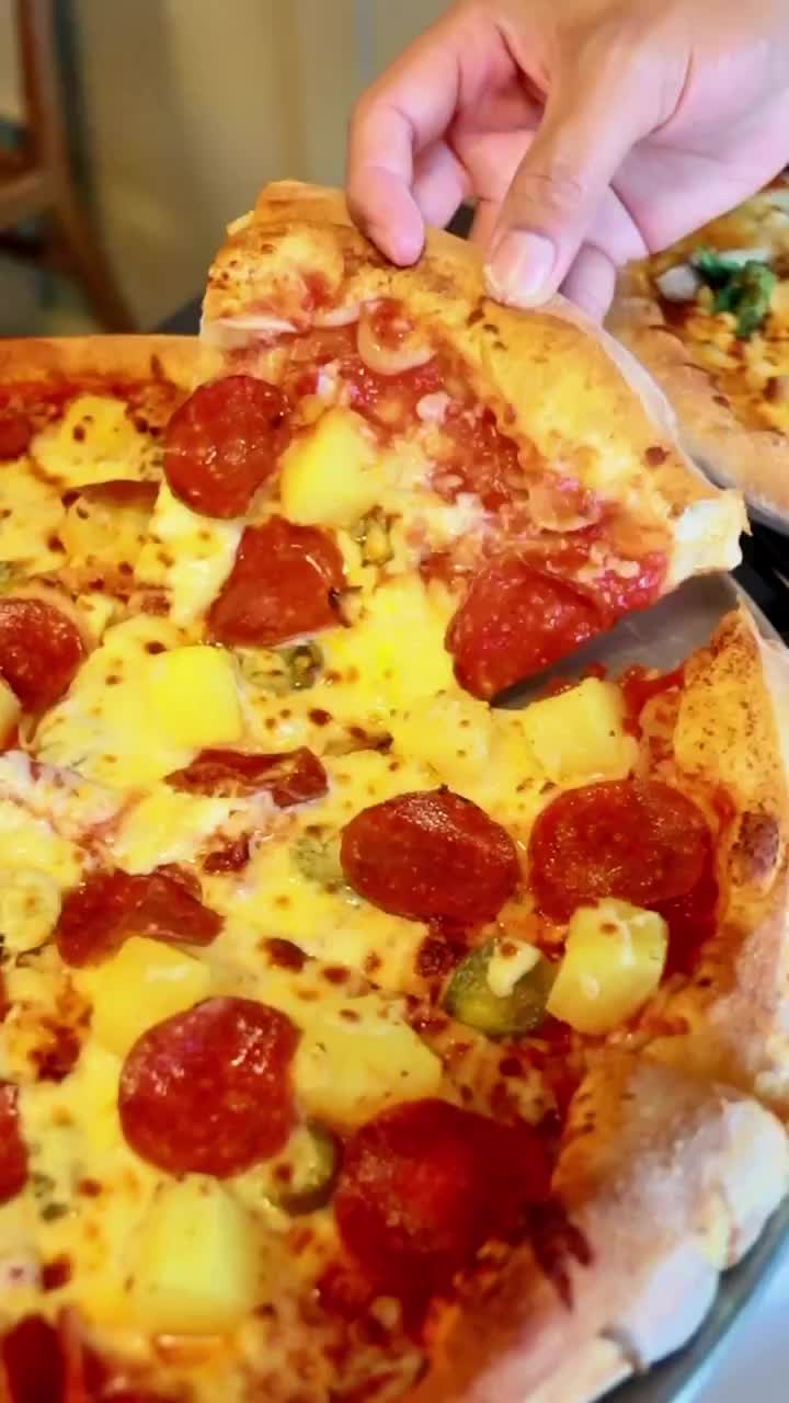 Sam & Louie's Italian Restaurant & New York Pizzeria