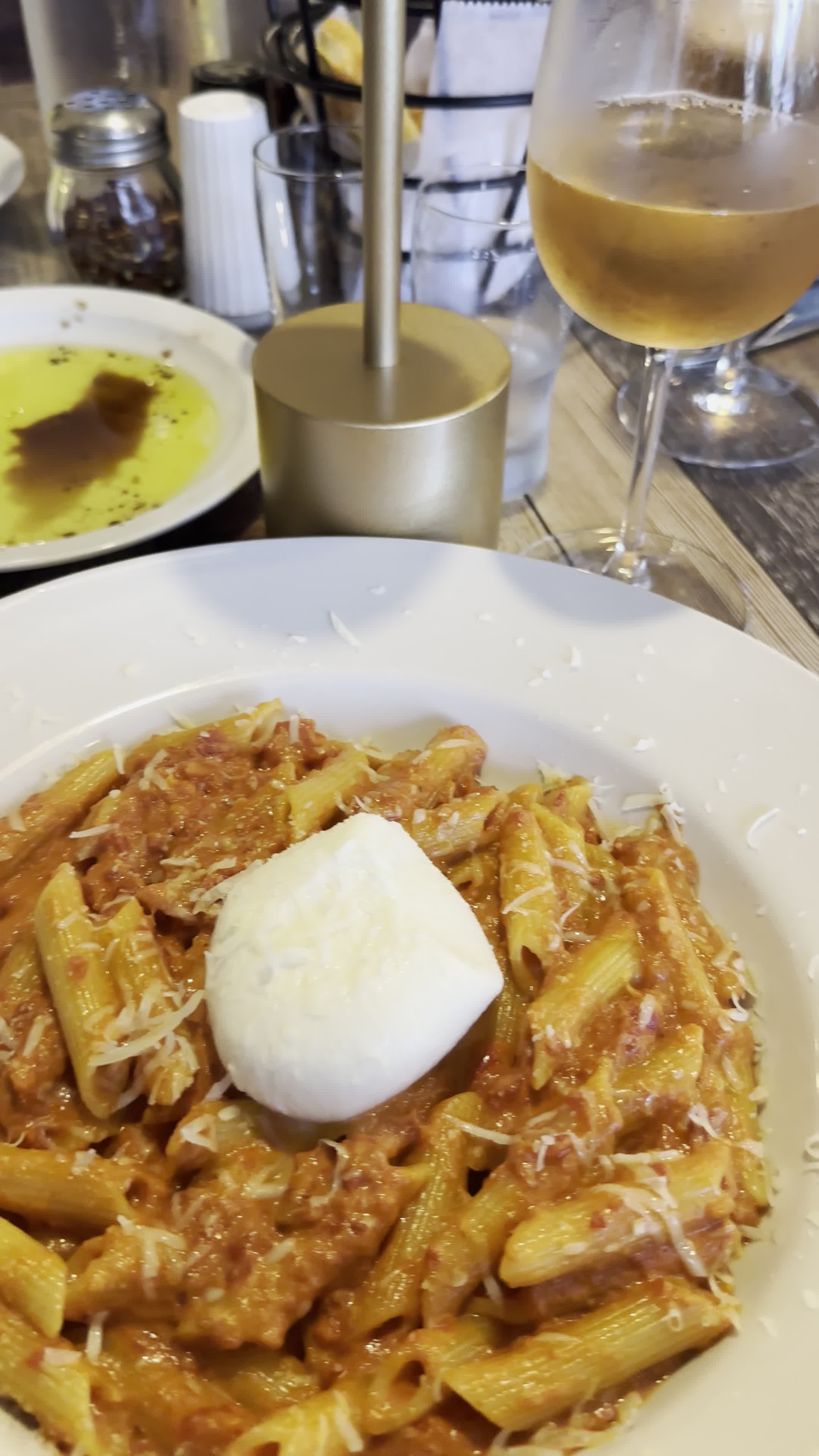 Video review of Peach Valley Cafe
