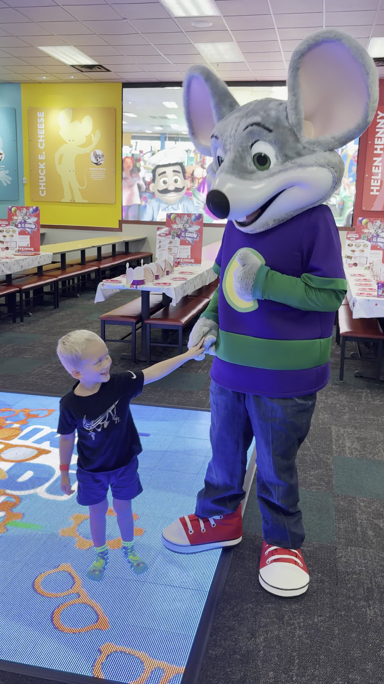 Video review of Chuck E. Cheese's