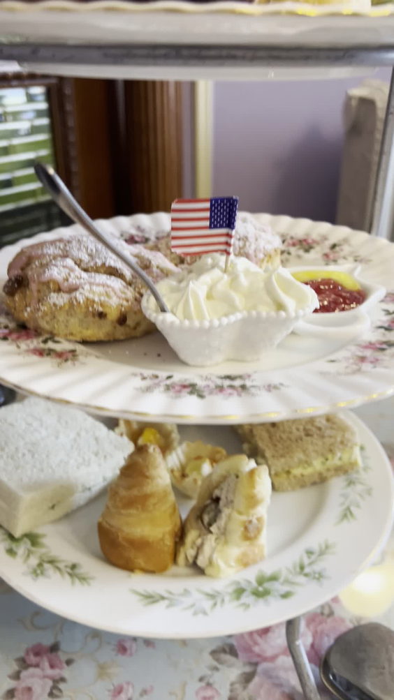 Mathis House 600 Main Bed & Breakfast and Victorian Tea Room