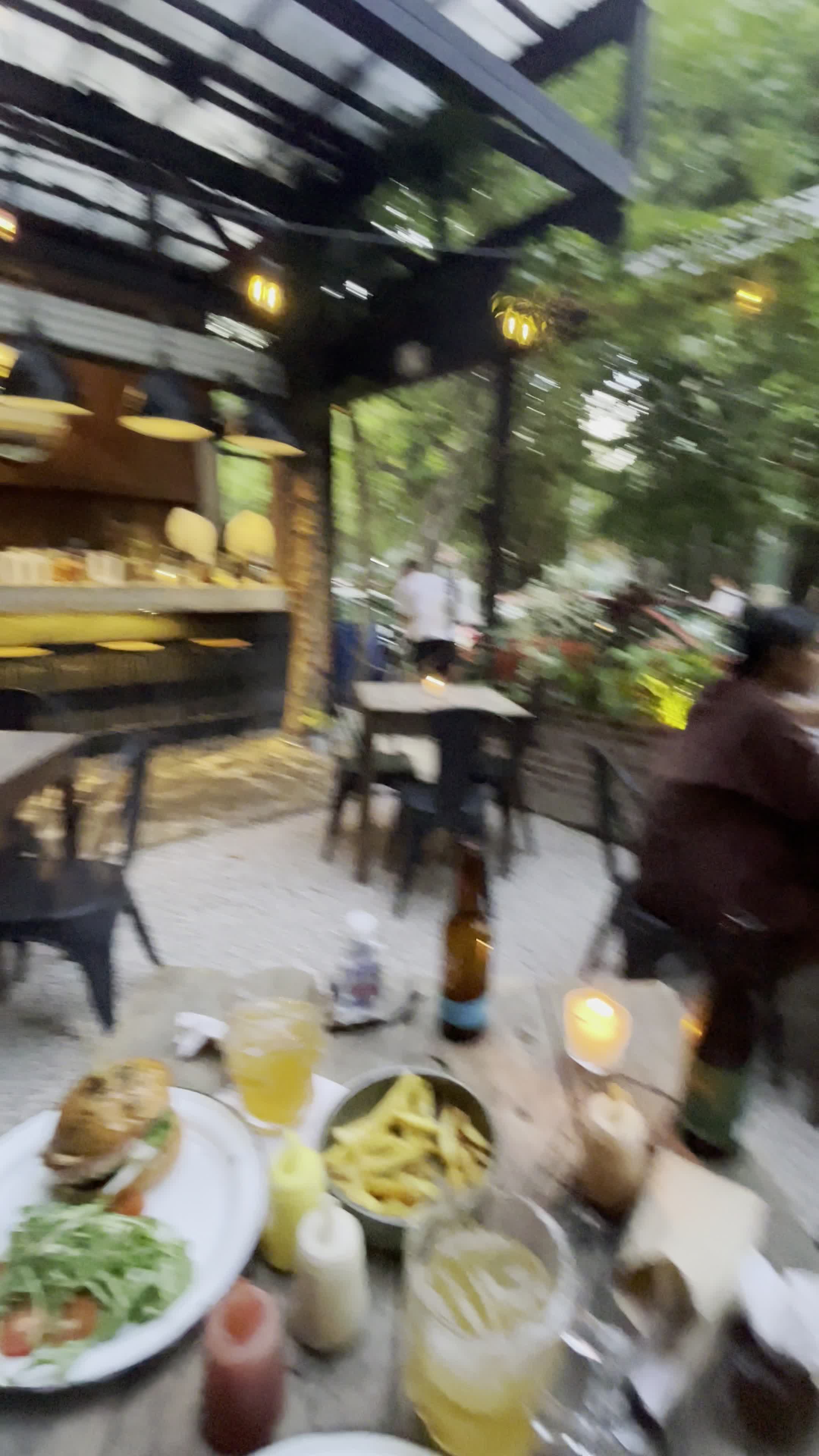 Mu. Burgerhouse 10 av. - Playa del Carmen