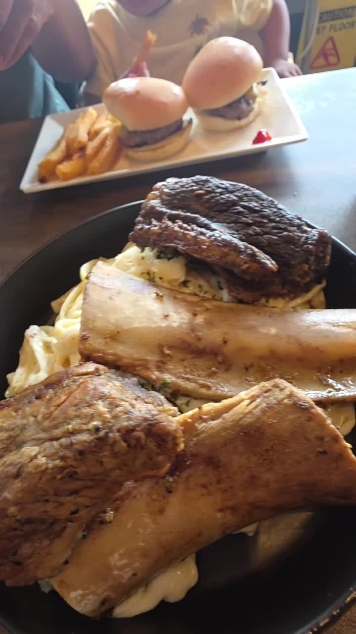 Da burger wing hub