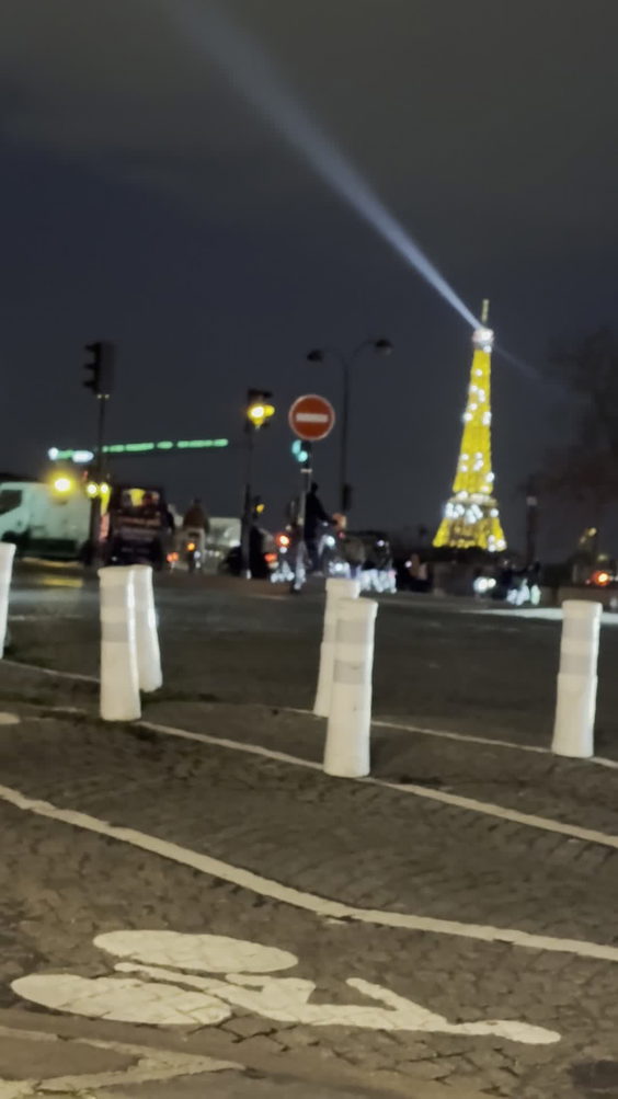 City Moment · Paris