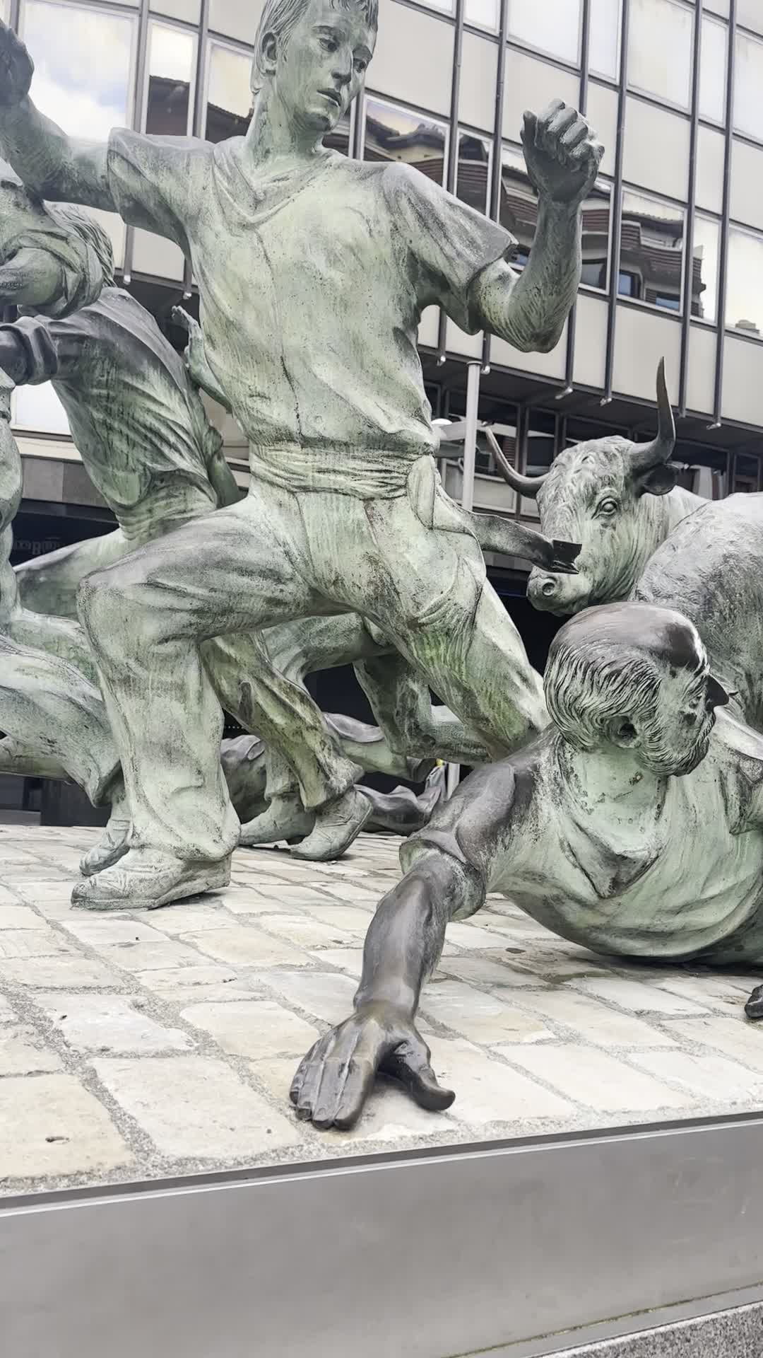 Monumento Al Encierro